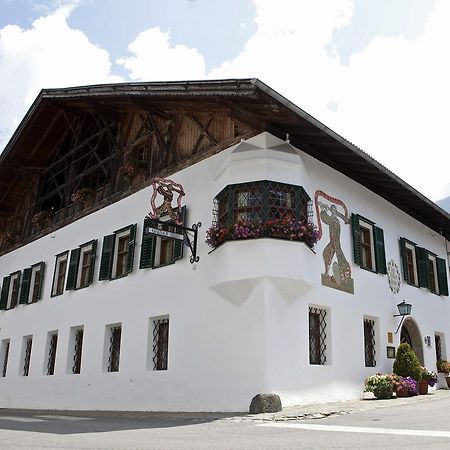 Landgasthof "Wilder Mann" Hotel Innsbruck Exterior photo